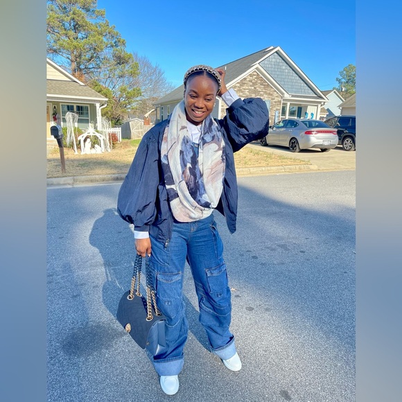 🤷🏽‍♀️She’s Live🤷🏽‍♀️ - Picture 4 of 17